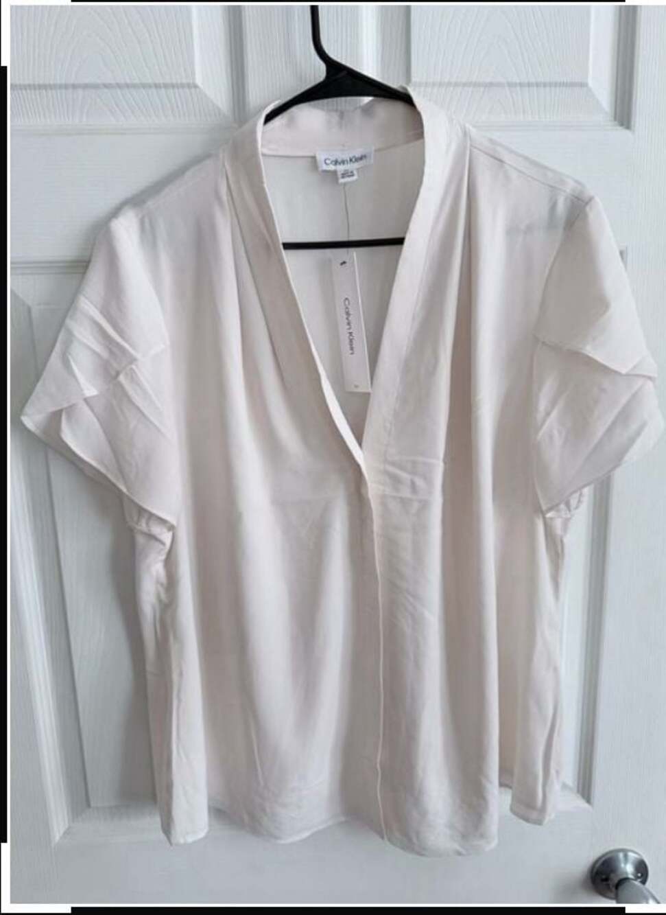NWT Calvin Klein  Sleeveless V-Neck Blouse size XL
-Cream